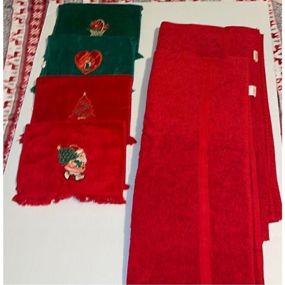 Cannon Red Christmas Bath Towels and 4 washcloths - Picture 4 of 10